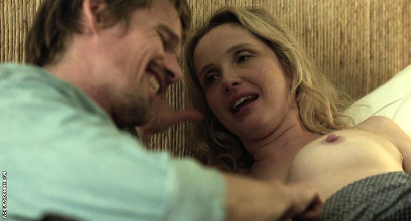 Julie Delpy photo naked in the cinema gif