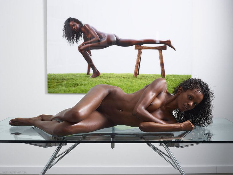 The girl is dark -skinned