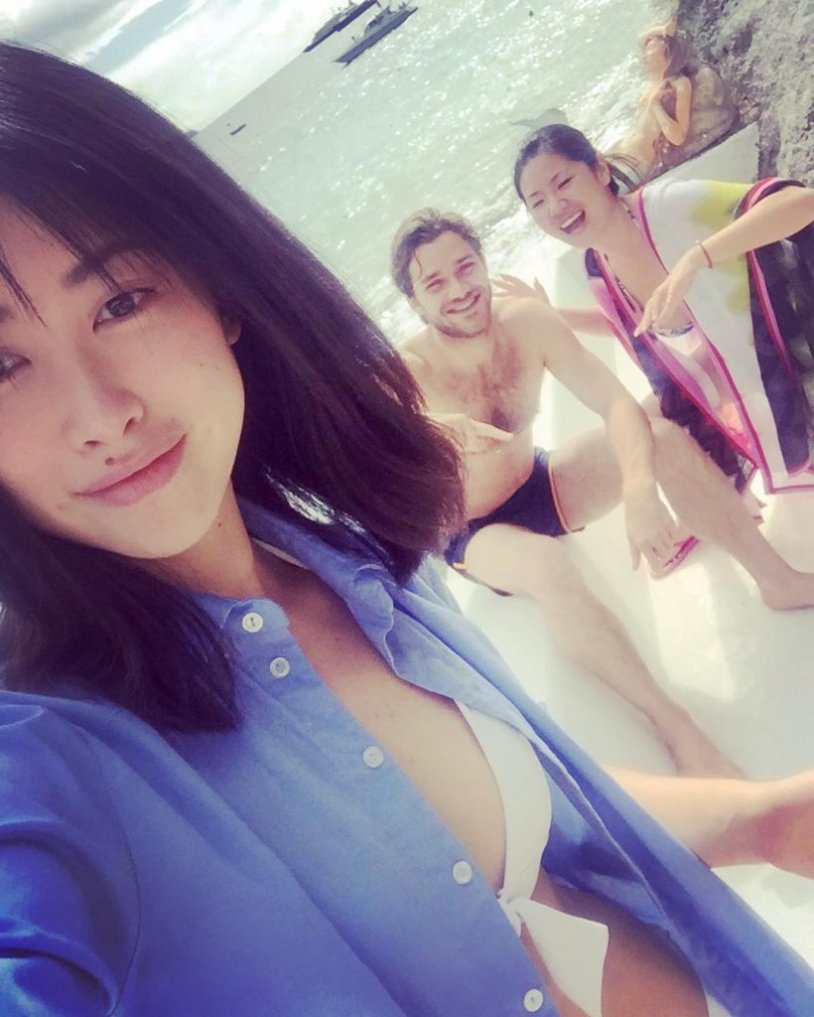 Toro yu zhu in stockings