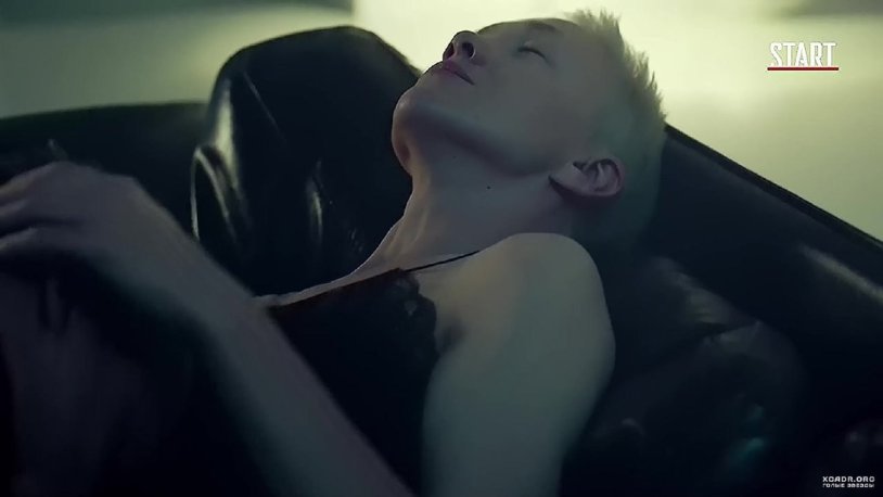 Piper Perry and 5 blacks