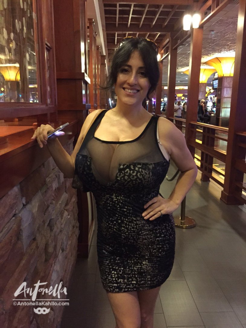 Model Antonella Kahlo