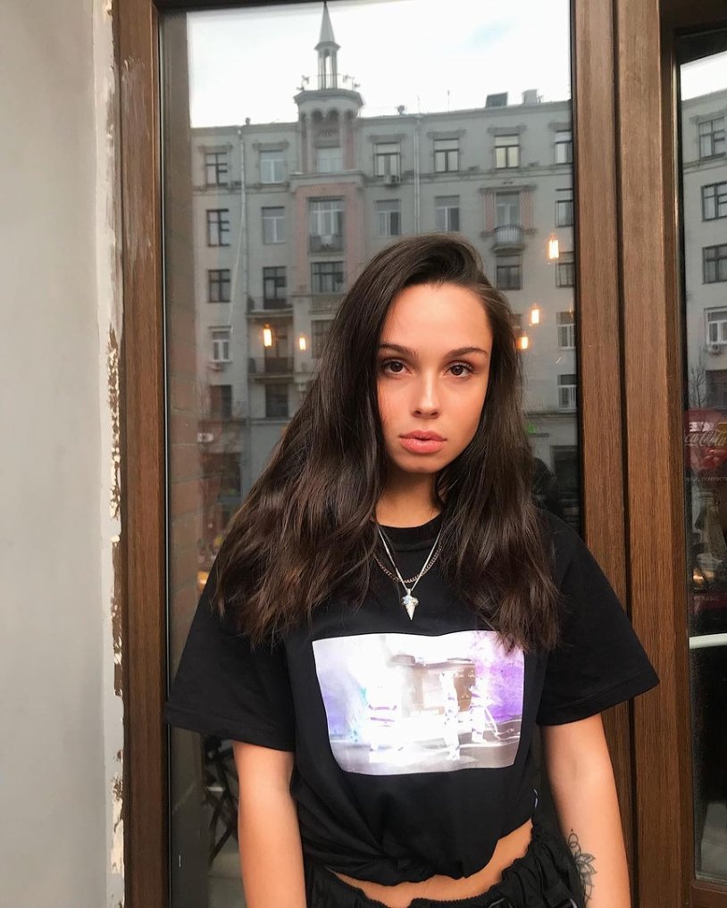 Lisa Kornilova Girl Obladaet