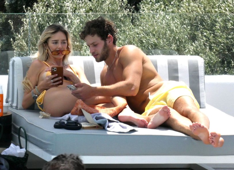 Delilah Belle Hamlin Instagram