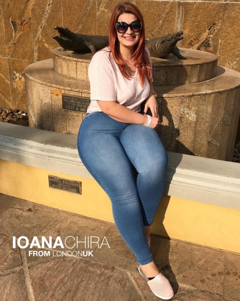 Claudia Kelly in jeans