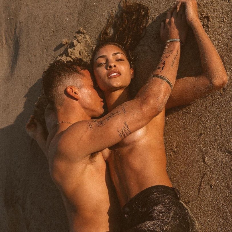 Linda Maravilhosa model photo in a swimsuit