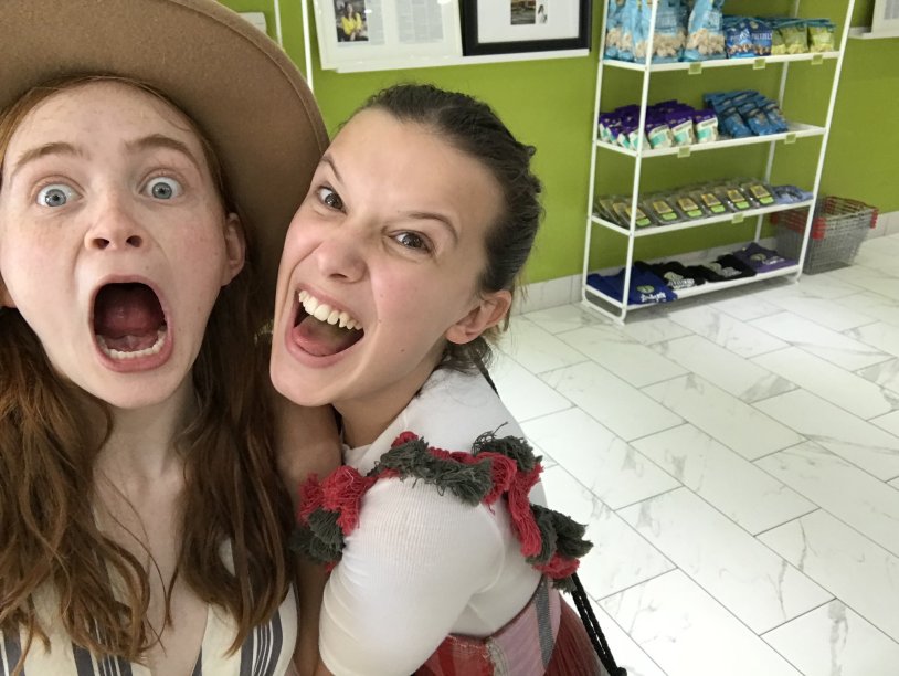 Милли Бобби Браун и Сэди синк