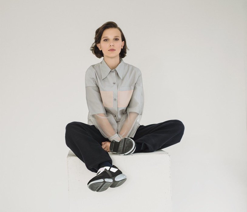 Милли Бобби Браун в худи