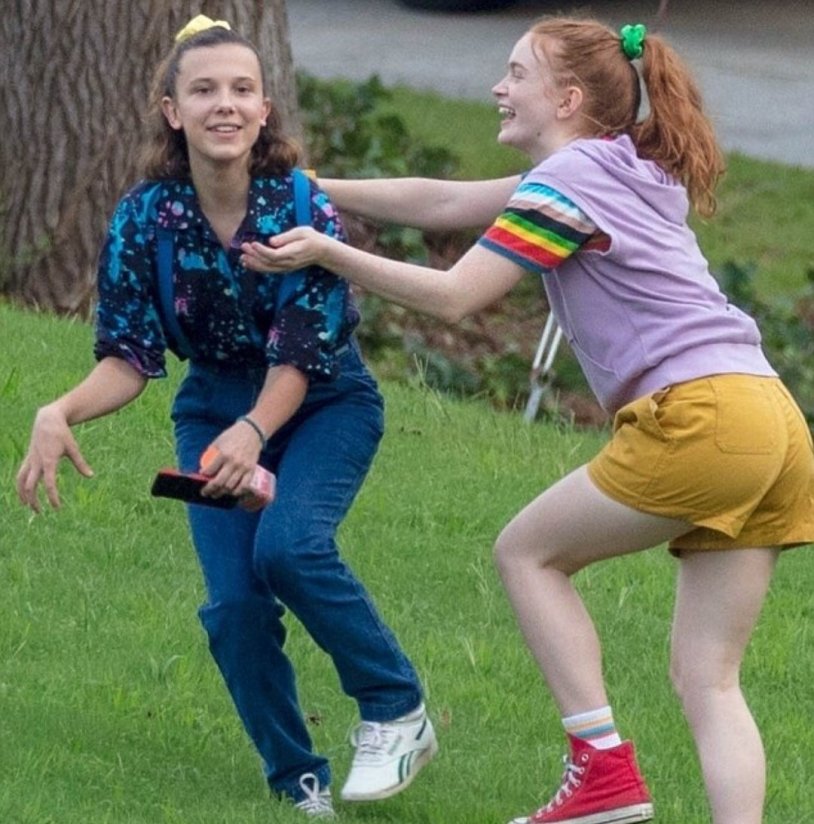 Сэди синк папарацци