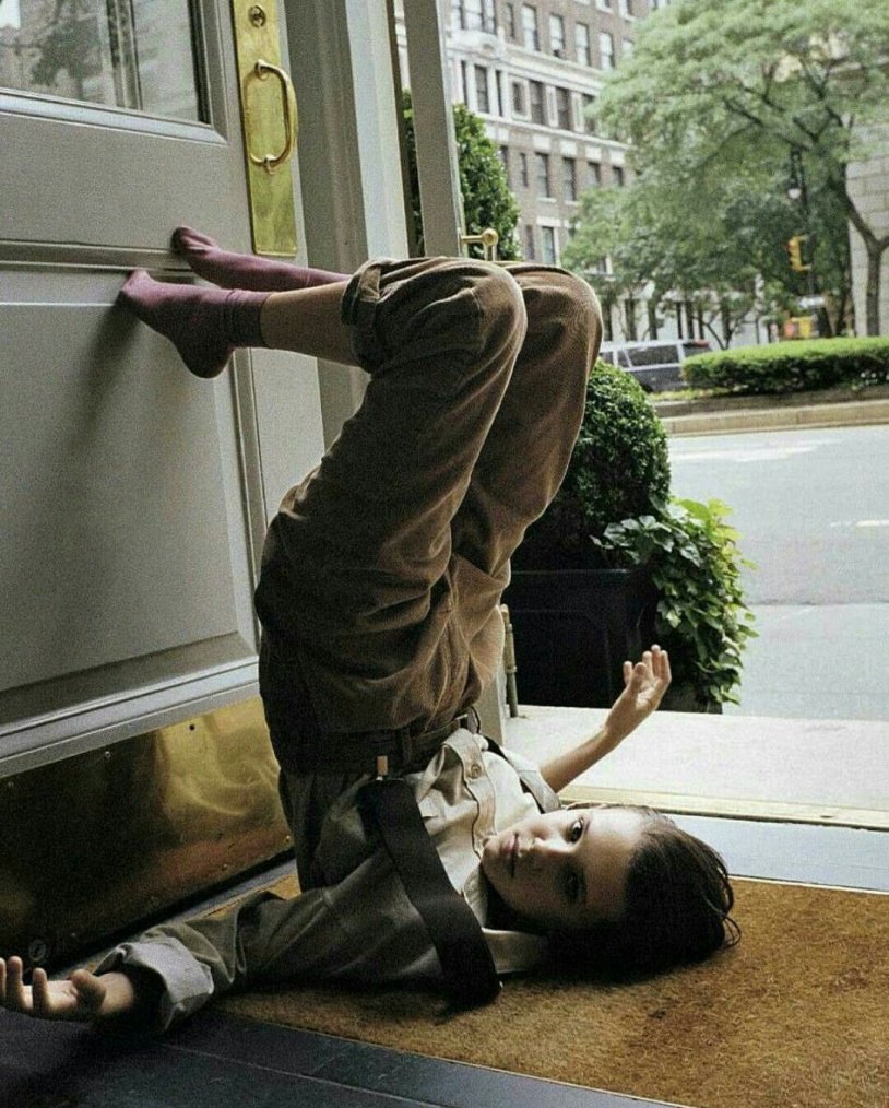 Милли Бобби Браун feet