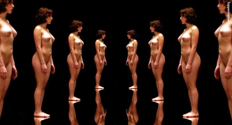 Naked Scarlett Johansson in the movie "Stay in my skin", 2014