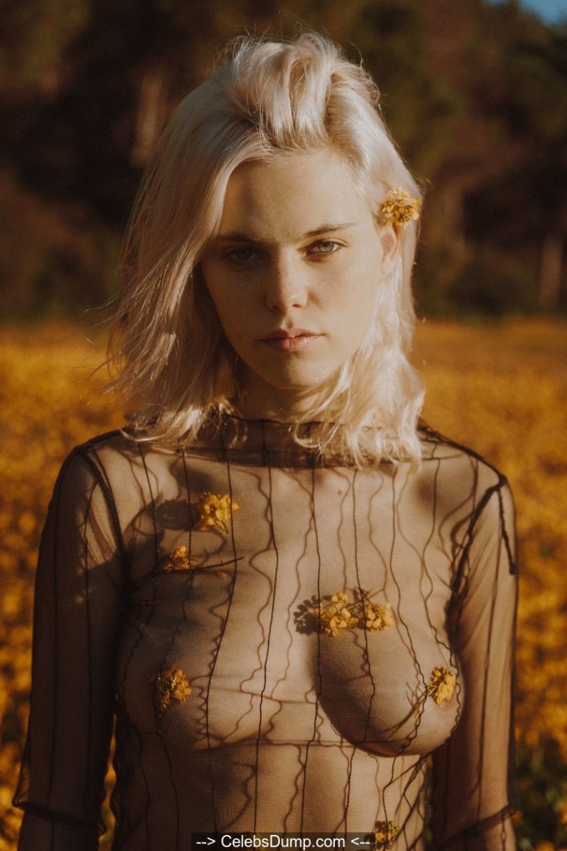 Julia almendra (Julia) XXX