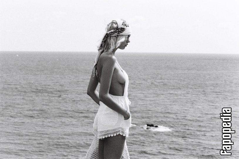 Julia Almendra (Julia) Nude