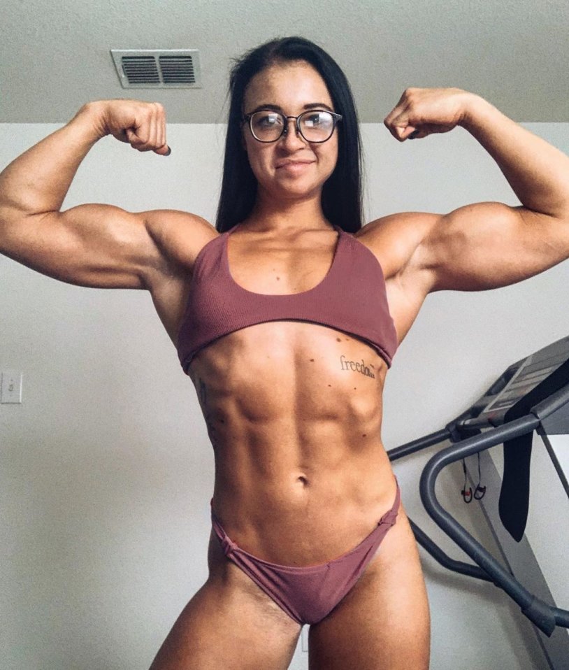 FBB Muscle Women Flexing