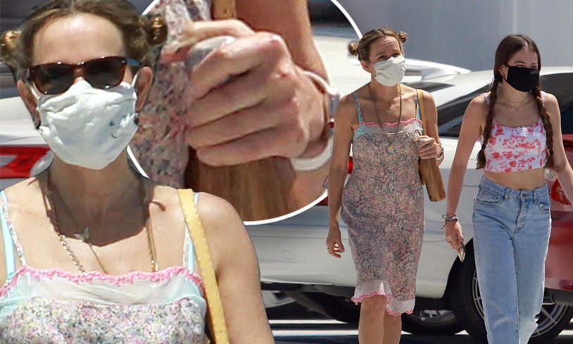 Jennifer Connelli scenes