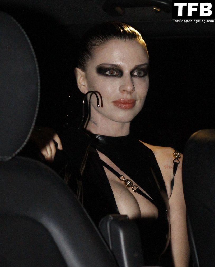 Julia Fox 2022 on the beach