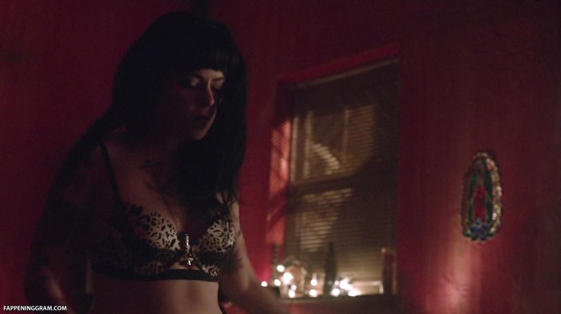 Emily Hampshire Naked Body