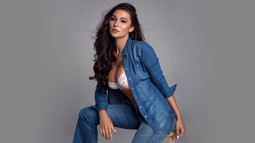 Jenna Genovich is hot