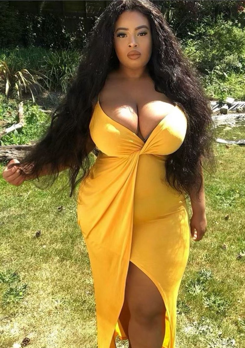 Model plus saz Stefania Fernandez