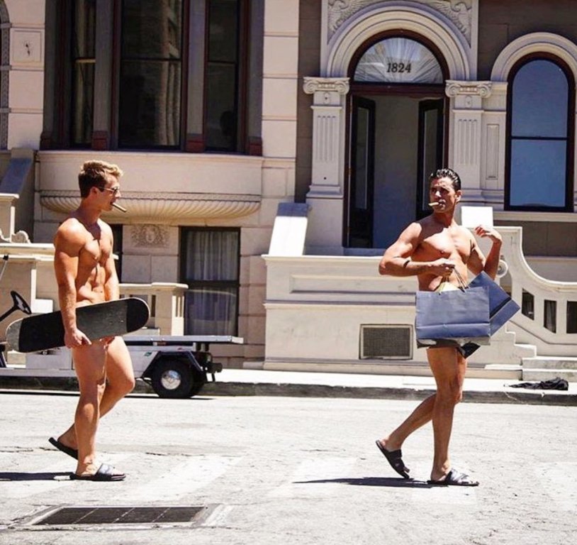 Glen Powell and Kate Hudson