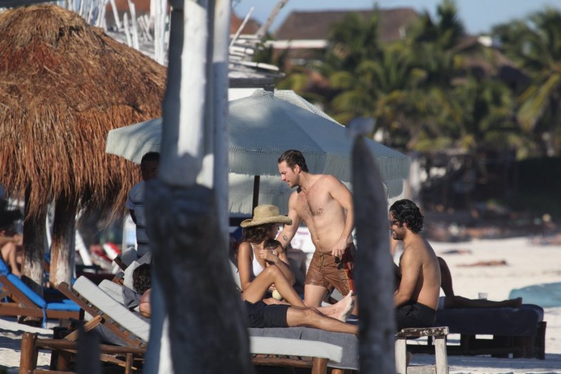 From sunset to dawn, the series Richie and Santaniko