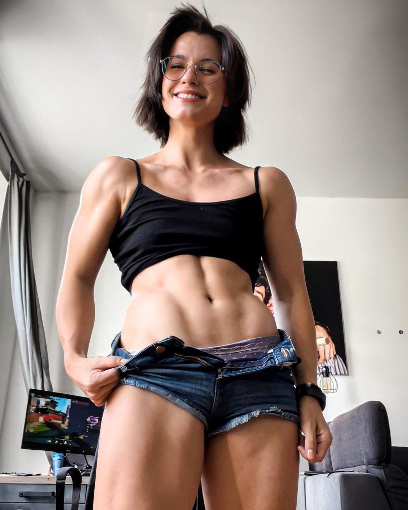 Jessica Lucas hot gotham