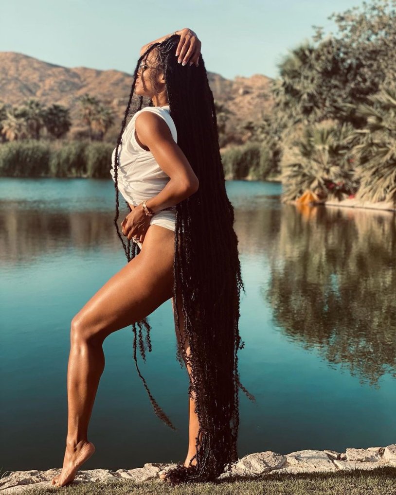 Eliza Dushka in latex