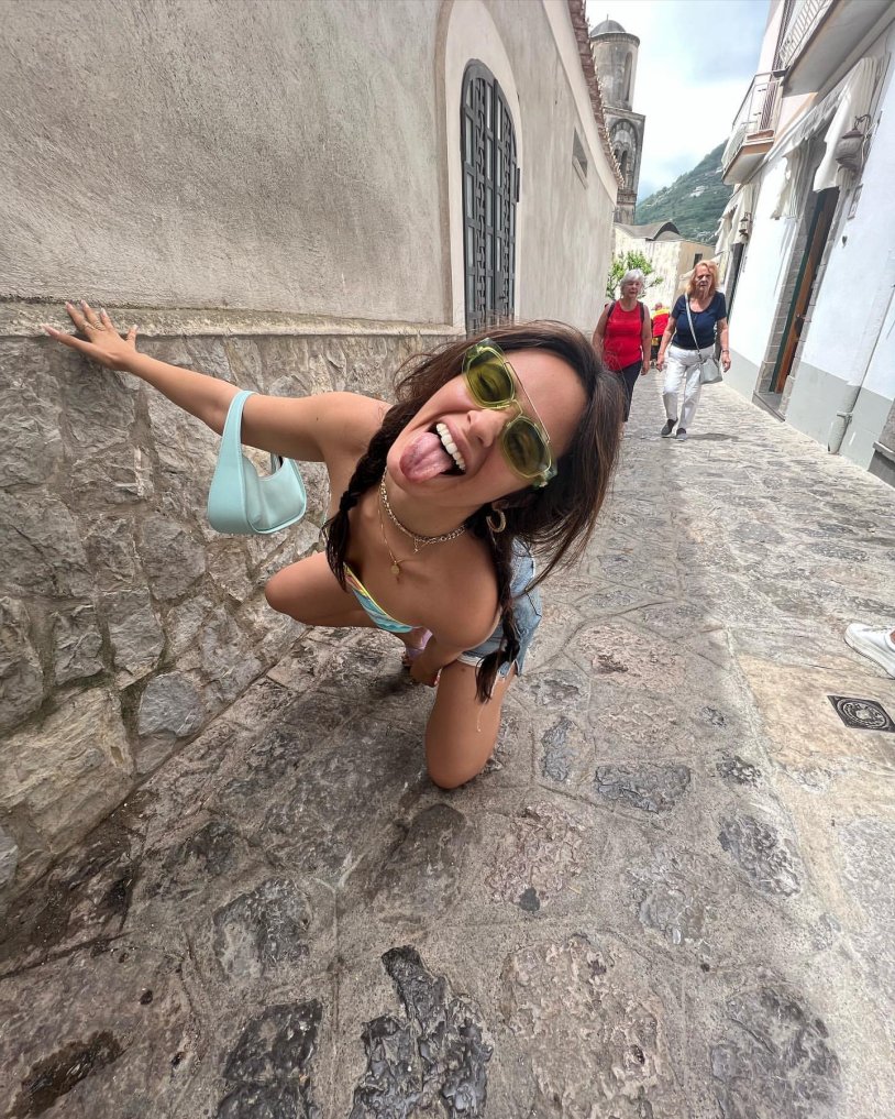 Camila Smogudk against