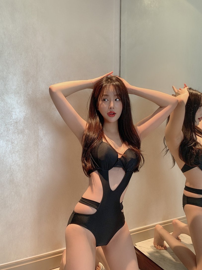 Female combed swimsuits