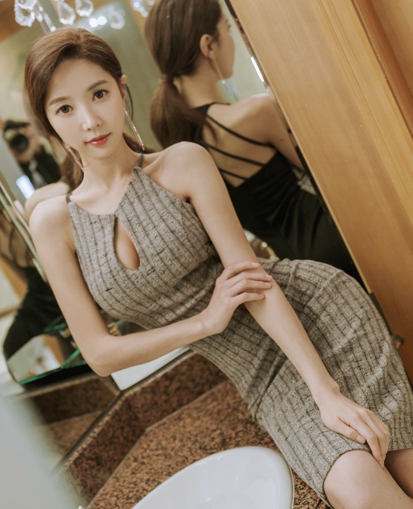 Lee Ji-Hyun in underwear