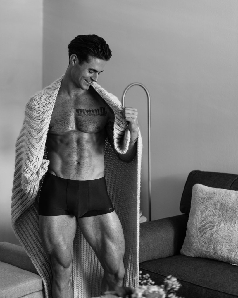 Naked Eric Guilmette