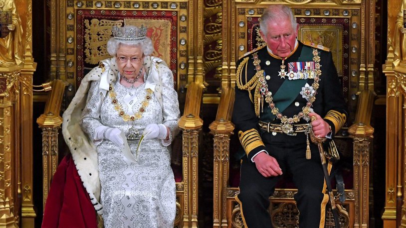 Queen Elizabeth 2 on horseback