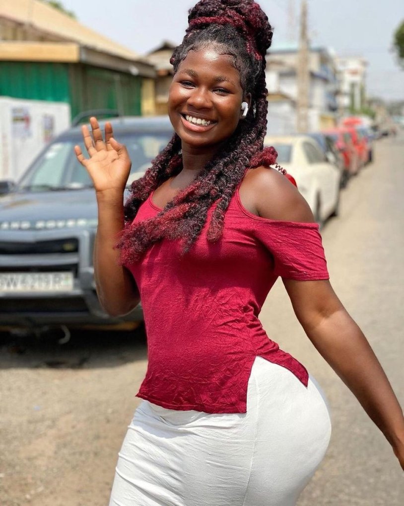 Sammy Braddi in Bikini