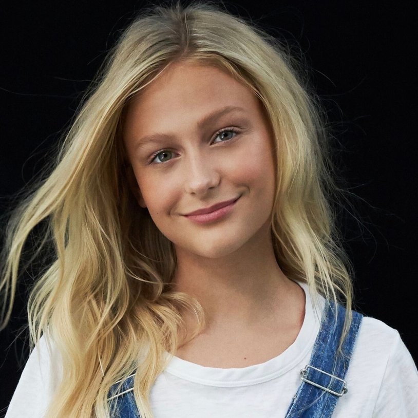 Natalie Elin Lind in underwear