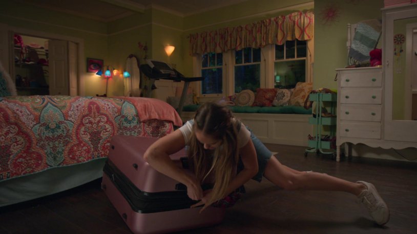 Nina Dobrev in Losina Pop