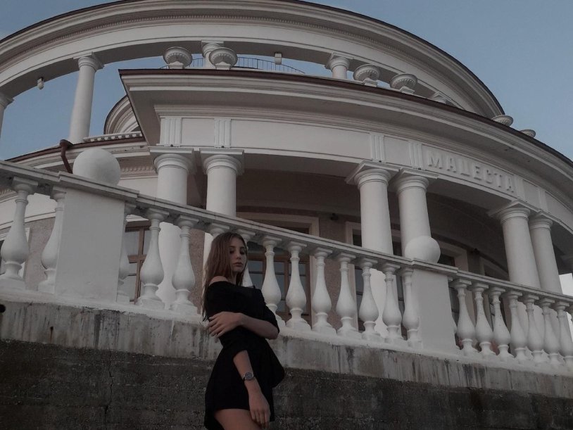 Lonely rich mothers show breasts