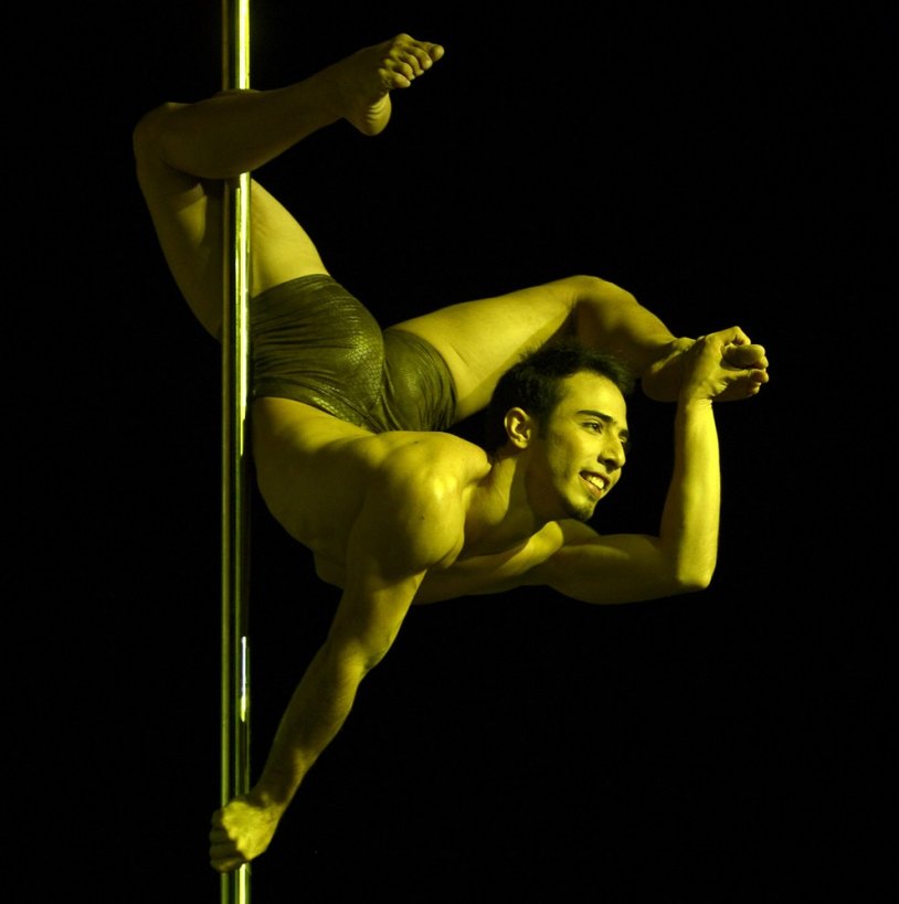 Eleement of the barrel on the pylon