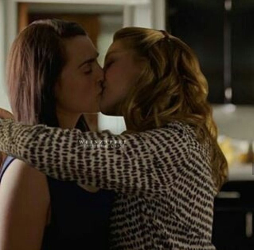 Kara Danvers and Lena Luther