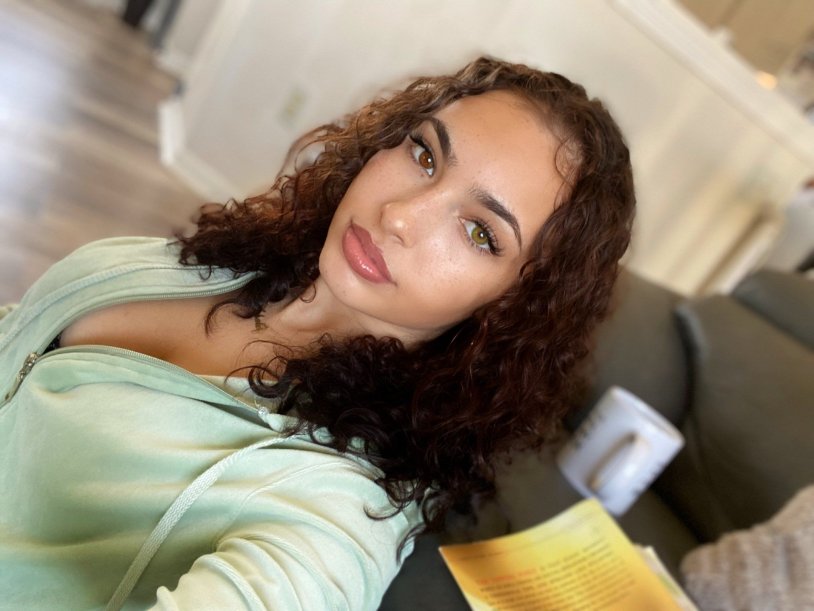 Toochi kash in a pool with five girlfriends