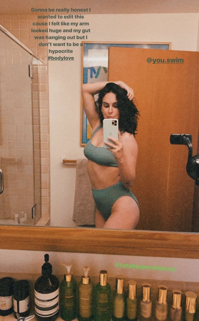 Demi Moore with daughters 2021