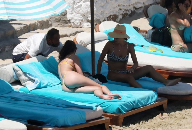 Demi Moore exposed her chest