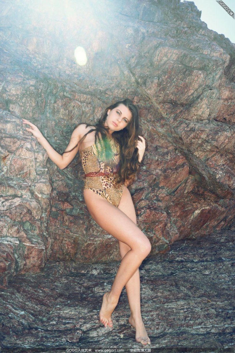 Loona Paint the Town translation