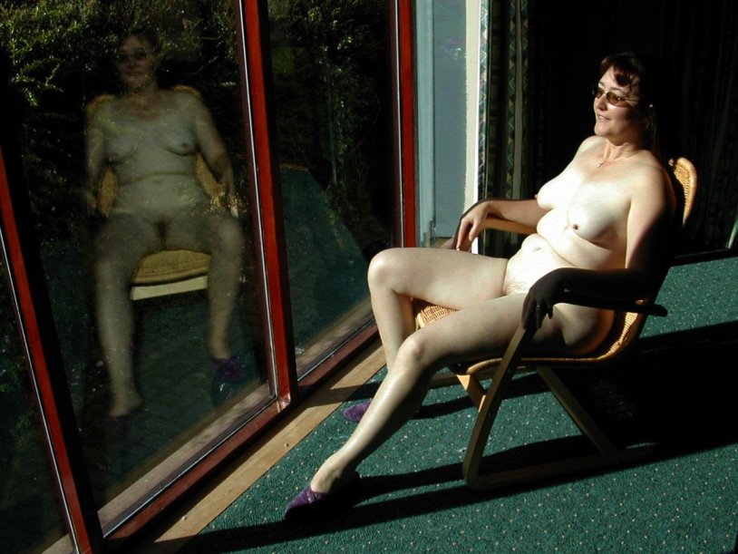 Mature Wow An Exhibitionist in the Window