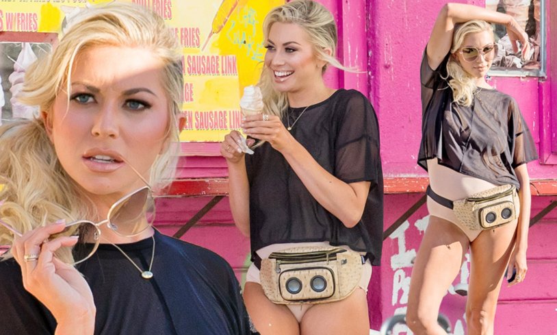 Girlfriends on vacation Toples