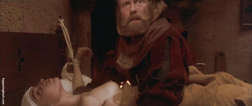 Jennifer Jason Lee Nude