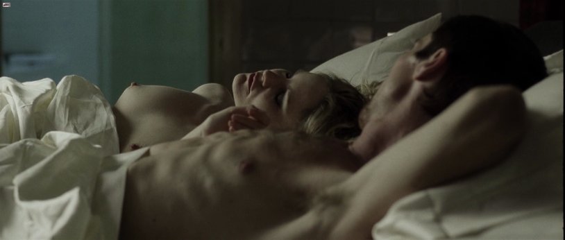 Jennifer Jason Lee Nude