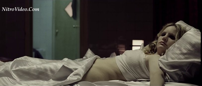 Jennifer Jason Lee Topless