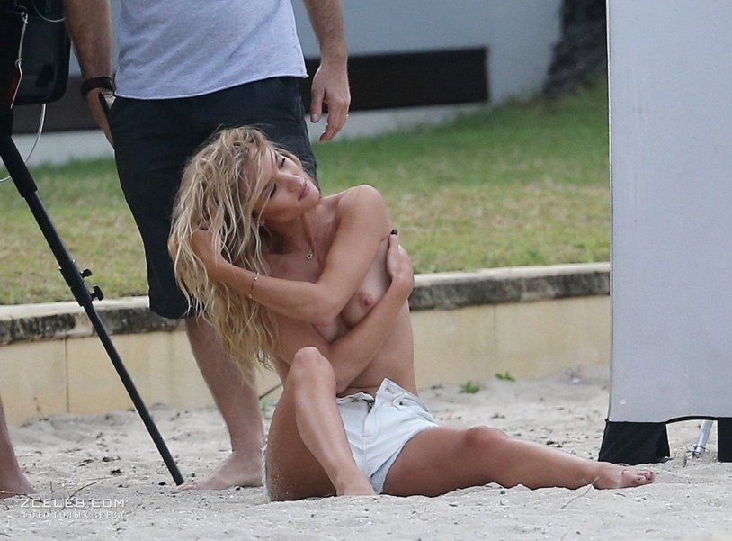 Emilia Clark Ana de Armas Tits