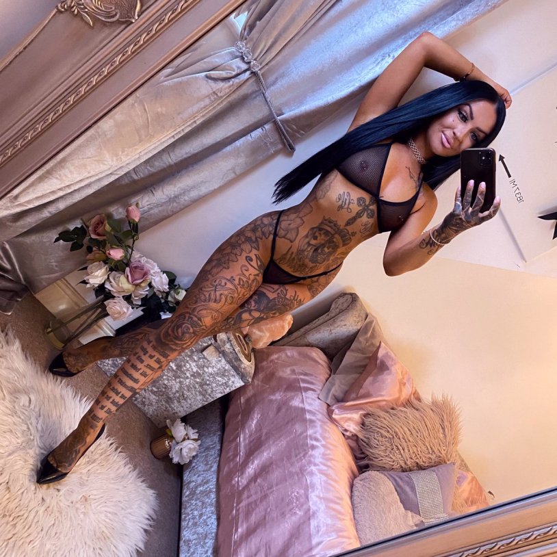 Tia Mendez Flates on the pubis