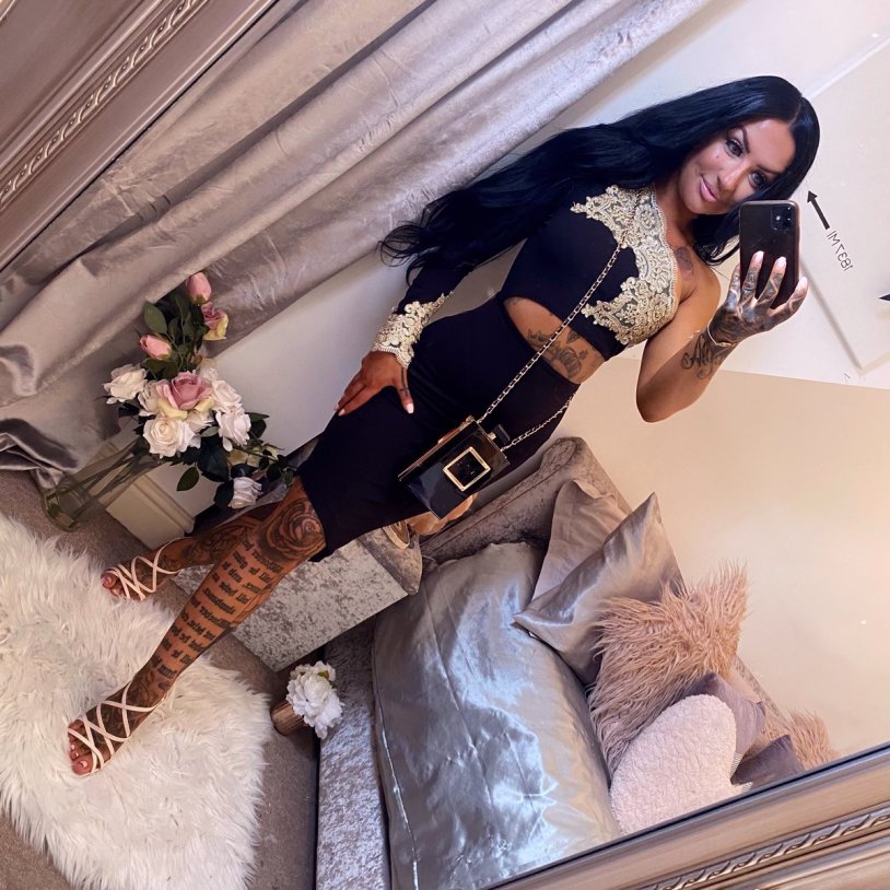 Tia Mendez Flates on the pubis