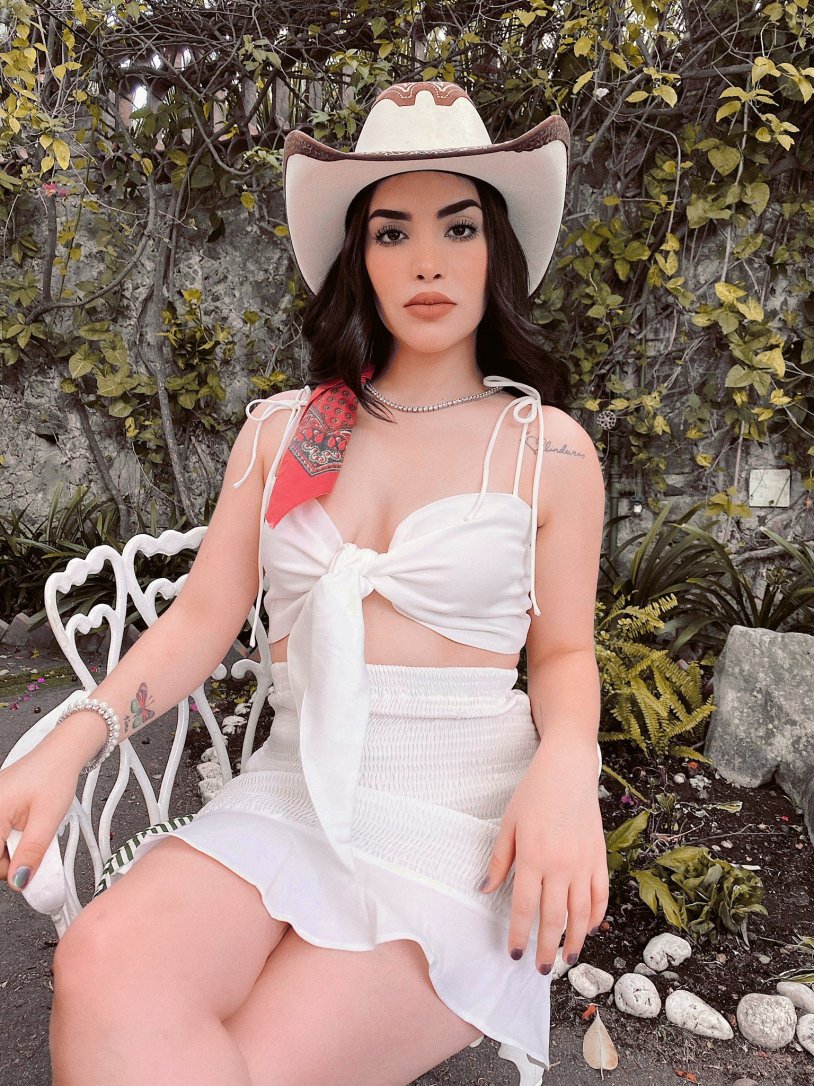 Kimberly Loaiza photo